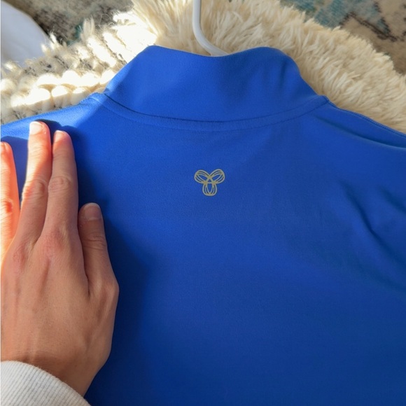 Aritzia BUTTER Limit Zip-Up - Picture 6 of 8